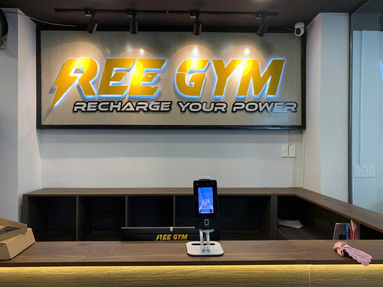 Modun triển khai phần mềm quản lý gym Modun, Máy chấm công checkin Face Id và app hội viên, cho phòng tập Ree Gym - Fitness & Yoga tại TP.HCM.