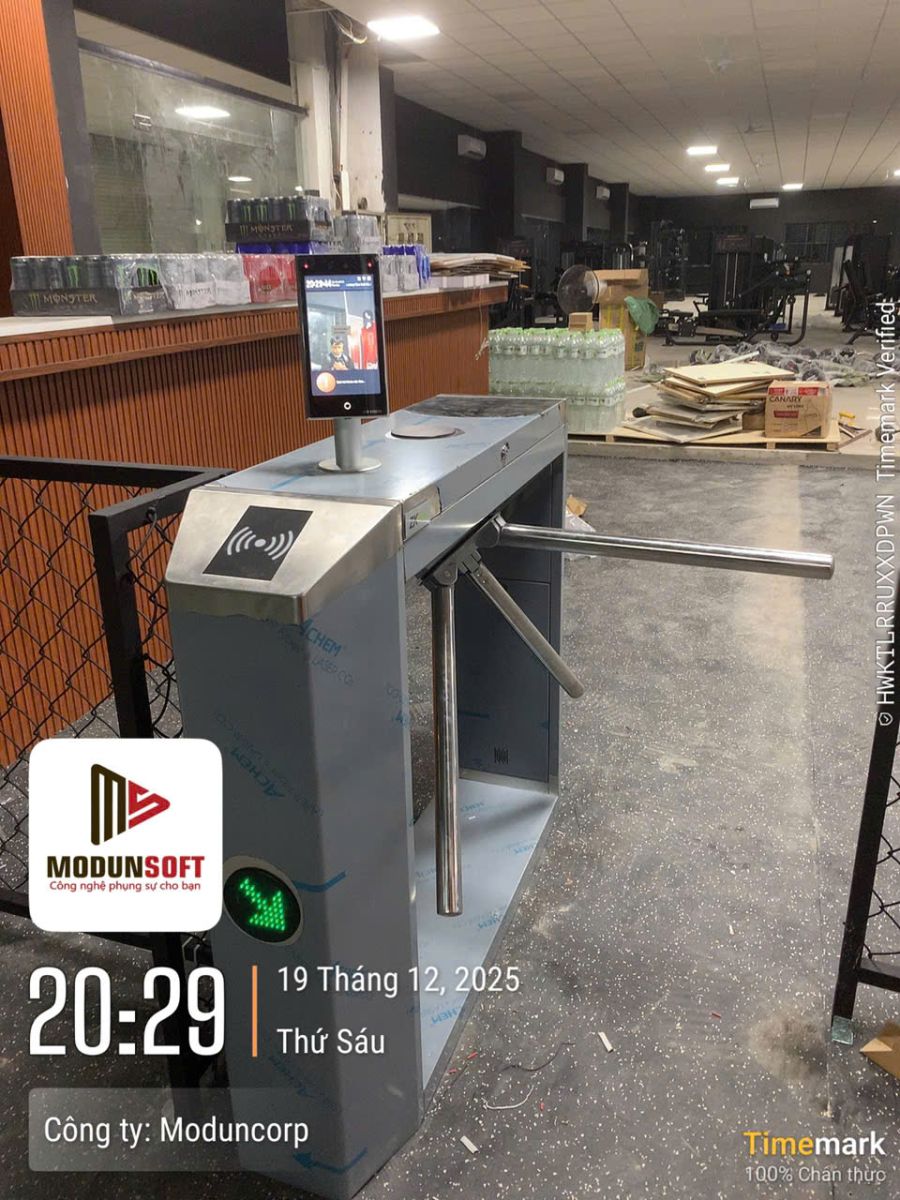 Modun triển khai phần mềm quản lý gym ModunGym, Máy chấm công checkin Face Id, cổng tripod 3 chấu kiểm soát ra vào, và app hội viên, cho chi nhánh 6 phòng tập MegaGym tại Tân Thới Nhất, Quận 12, TP.Hồ Chí Minh.