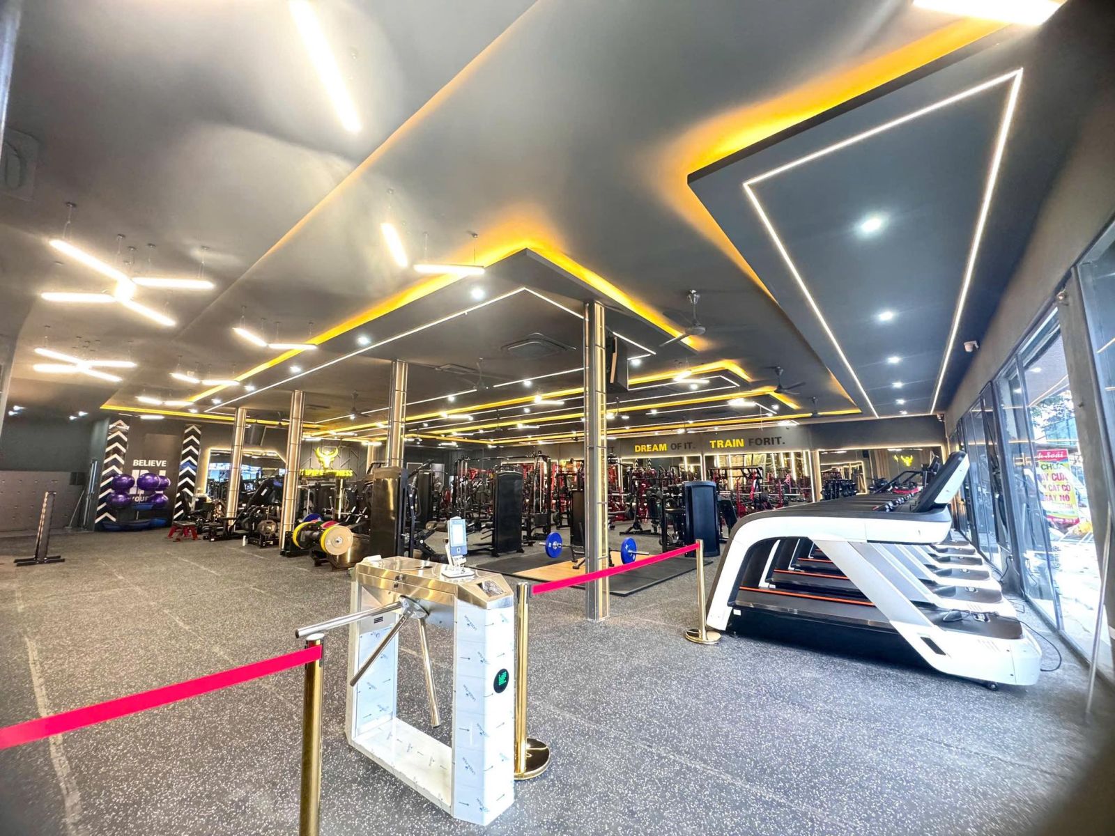 Modun triển khai phần mềm quản lý gym Modun, Máy checkin Face Id, cổng tripod 3 chấu kiểm soát ra vào và app hội viên, cho phòng tập Empire Fitness tại Hà Tĩnh.