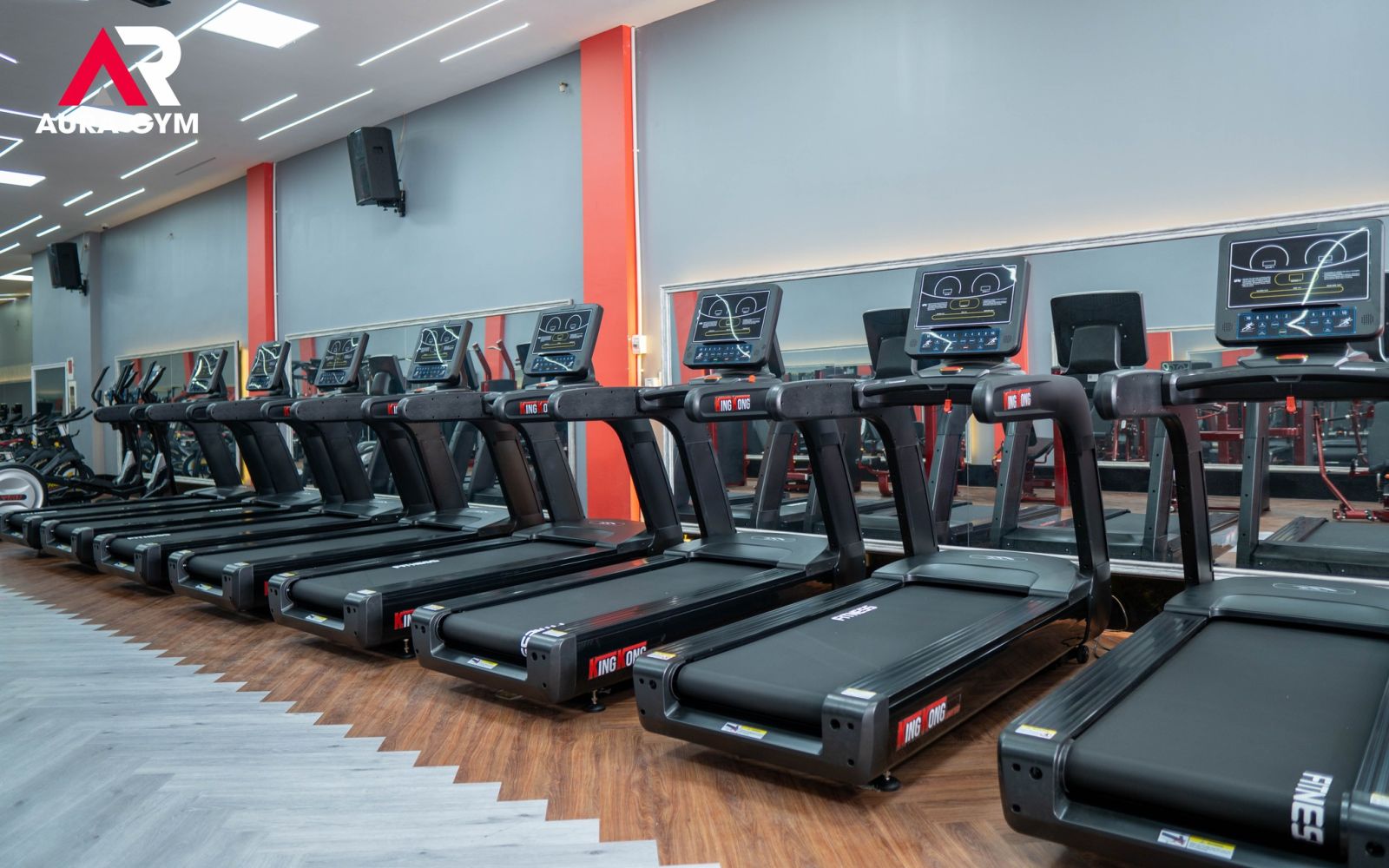 AURA GYM, phòng tập tọa lạc tại Tp. Biên Hòa, Đồng Nai, vừa chính thức triển khai phần mềm quản lý gym ModunGym kết hợp máy chấm công Face ID, cổng tripod 3 chấu kiểm soát ra vào và app hội viên
