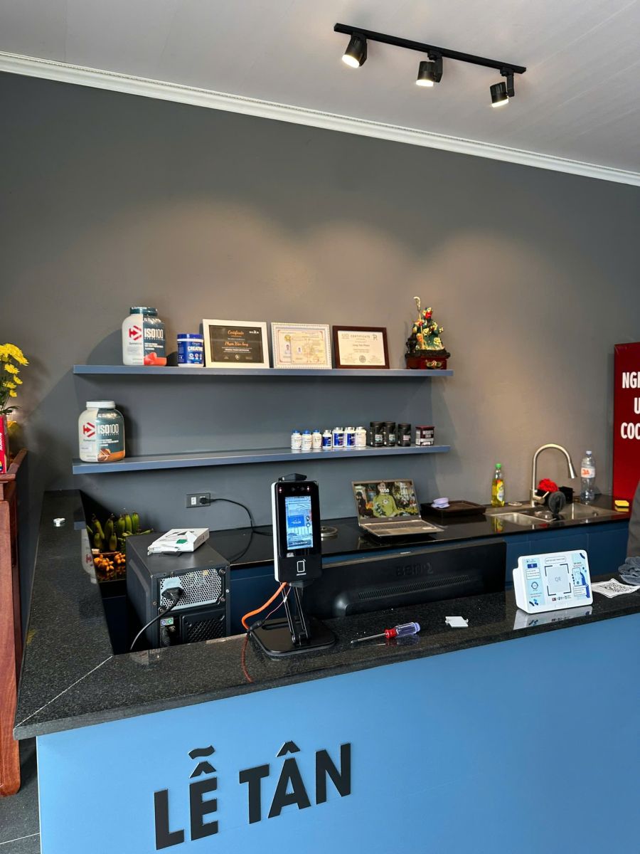 ORCA STRENGTH CLUB phòng tập tọa lạc tại Phường Điện Biên Phủ, tỉnh Điện Biên, vừa chính thức triển khai phần mềm quản lý gym ModunGym kết hợp máy chấm công Face ID và app hội viên, đánh dấu một bước tiến quan trọng trong quá trình hiện đại hóa và chuyển đổi số mô hình quản lý phòng tập.