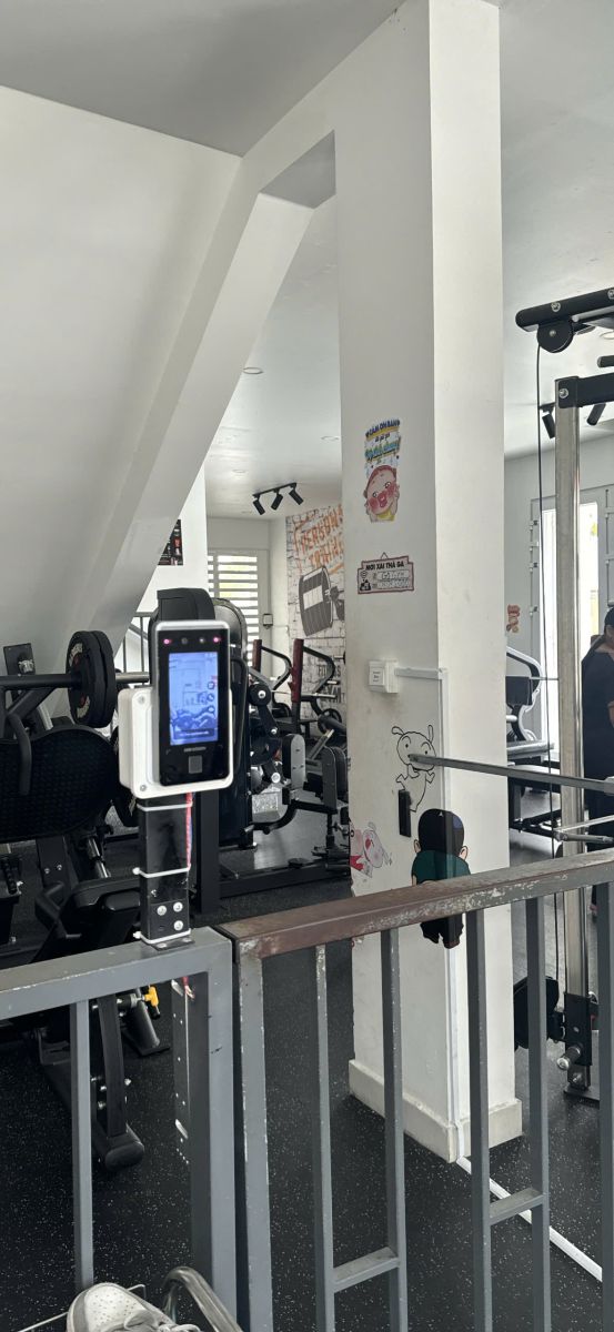 GO GYM 1 phòng tập Long Xuyên, triển khai phần mềm quản lý gym Modun kết hợp máy chấm công Face ID, cửa khóa lực từ kiểm soát ra vào và app hội viên
