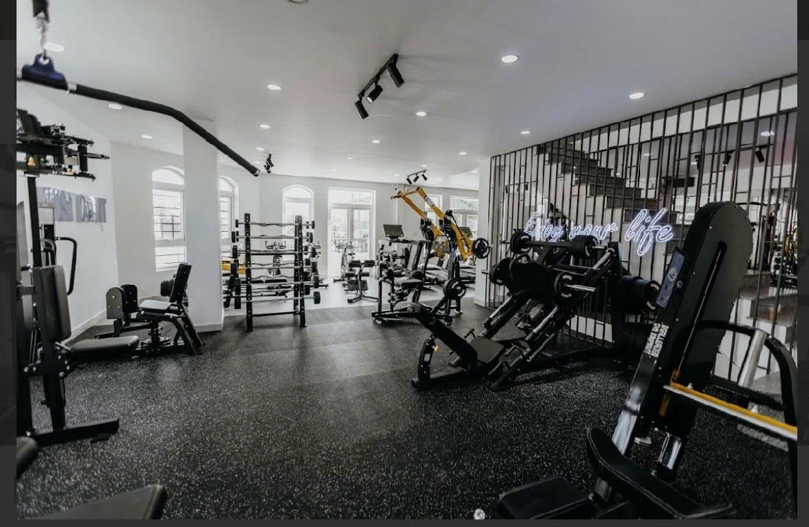 GO GYM 1 phòng tập Long Xuyên, triển khai phần mềm quản lý gym Modun kết hợp máy chấm công Face ID, cửa khóa lực từ kiểm soát ra vào và app hội viên