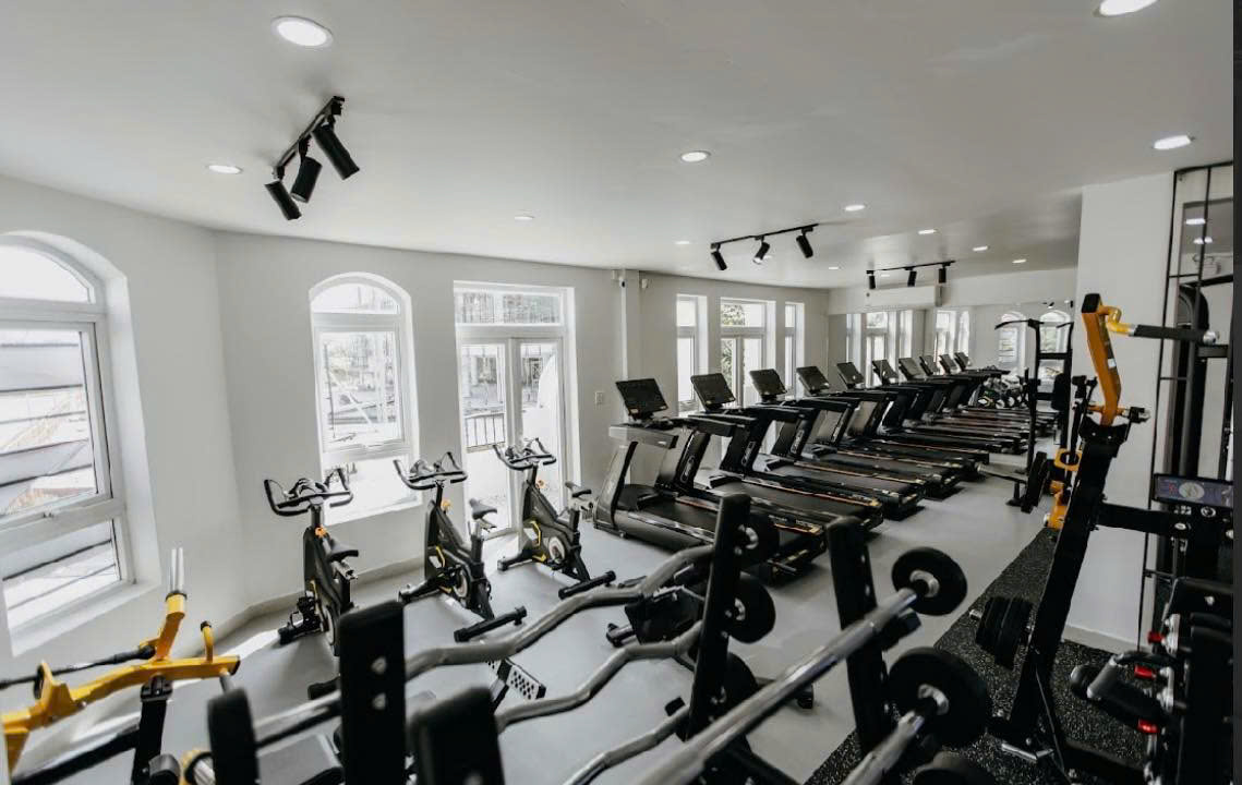 GO GYM 1 phòng tập Long Xuyên, triển khai phần mềm quản lý gym Modun kết hợp máy chấm công Face ID, cửa khóa lực từ kiểm soát ra vào và app hội viên