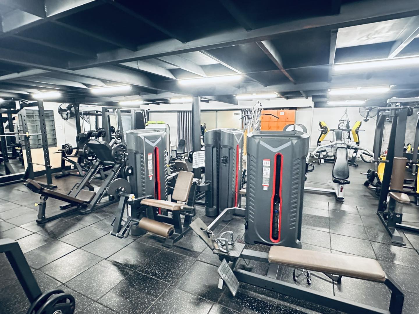 AT FITNESS phòng tập tọa lạc tại Đồng Nai, vừa chính thức triển khai phần mềm quản lý phòng gym ModunGym kết hợp máy chấm công Face ID và app hội viên