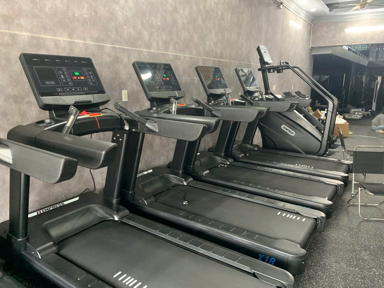 ROMAN EMPIRE GYM phòng tập tọa lạc tại Thuận An, Bình Dương, vừa chính thức triển khai phần mềm quản lý phòng gym ModunGym kết hợp máy chấm công Face ID và app hội viên