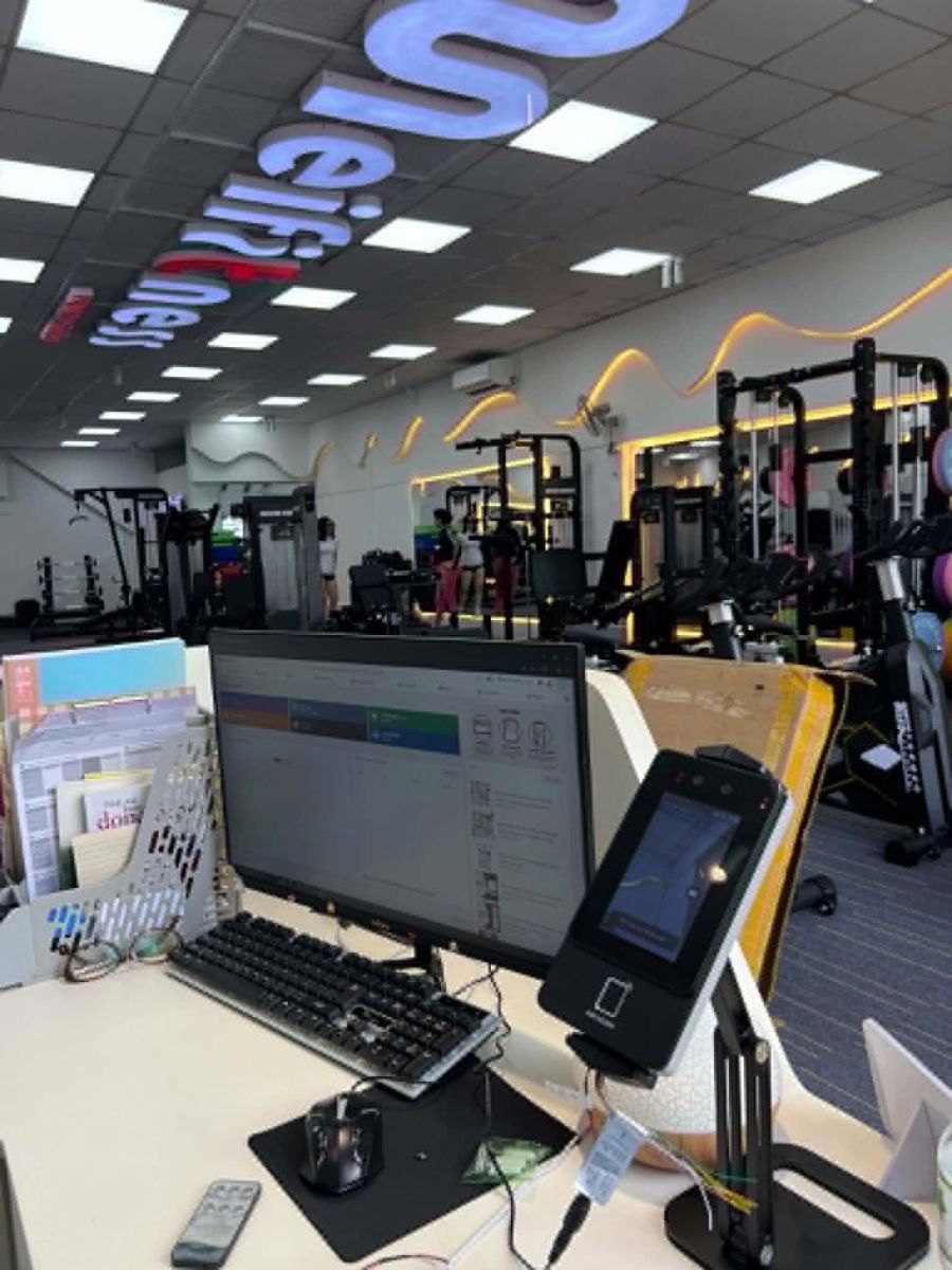 MEIFIT WOMAN STUDIO phòng tập gym tại Tp.Cần Thơ, vừa chính thức triển khai phần mềm quản lý phòng gym ModunGym kết hợp máy chấm công face id và app hội viên