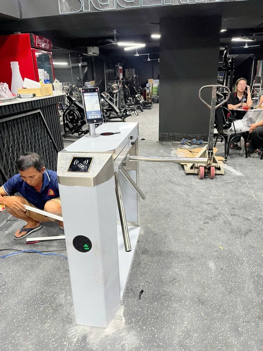 Modun triển khai phần mềm quản lý gym ModunGym, Máy chấm công checkin Face Id, cổng tripod 3 chấu kiểm soát ra vào, và app hội viên, cho chi nhánh 7 phòng tập MegaGym tại Ni Sư Huỳnh Liên