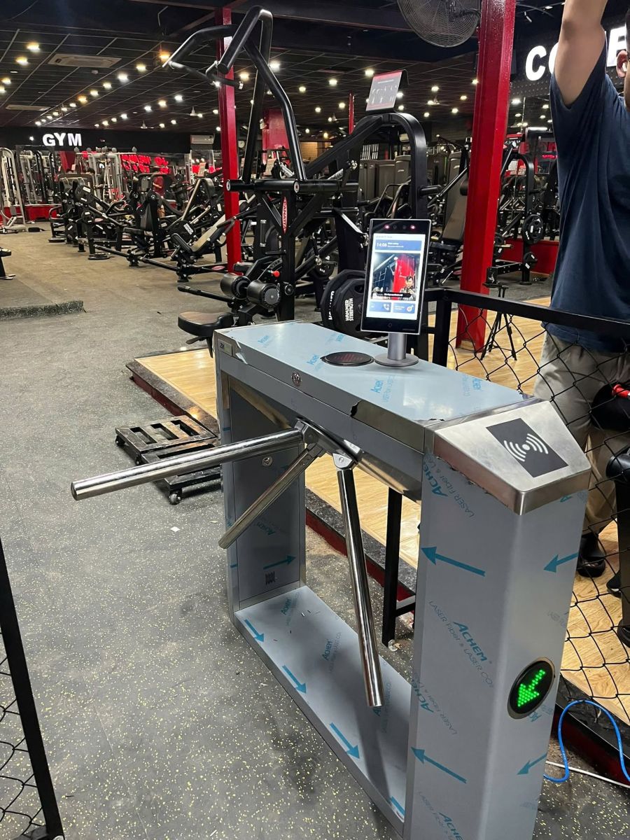 Modun triển khai phần mềm quản lý gym ModunGym, Máy chấm công checkin Face Id, cổng tripod 3 chấu kiểm soát ra vào, và app hội viên, cho chi nhánh 8 phòng tập MegaGym 