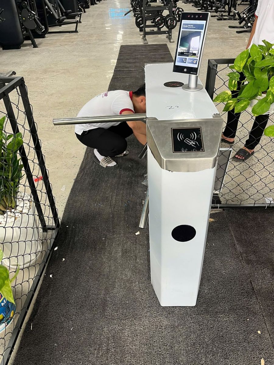 Modun triển khai phần mềm quản lý gym ModunGym, Máy chấm công checkin Face Id, cổng tripod 3 chấu kiểm soát ra vào, và app hội viên, cho chi nhánh 9