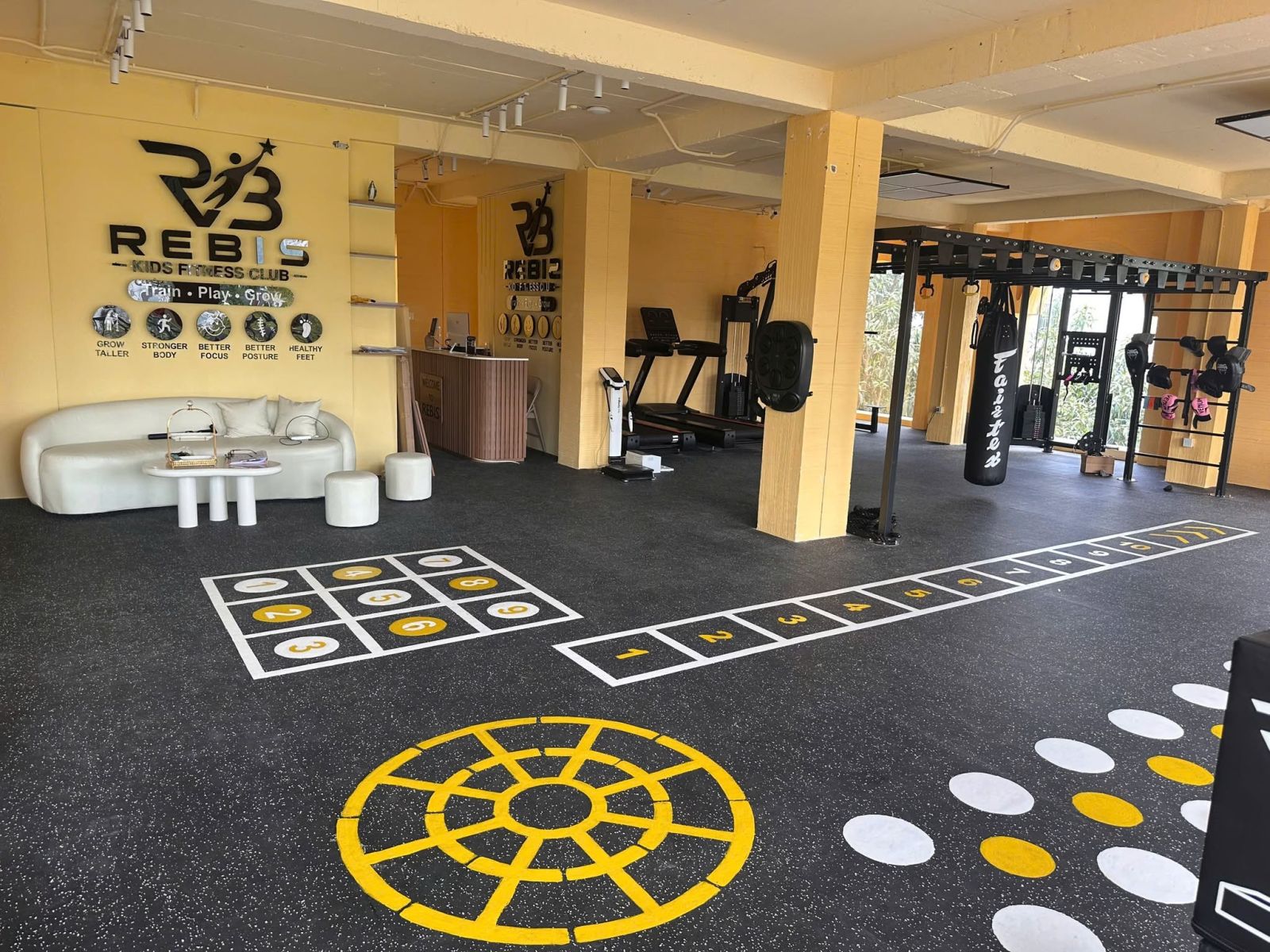 Rebis Kid Fitness Nha Trang: Gym Trẻ Em Công Nghệ Modun & Face ID