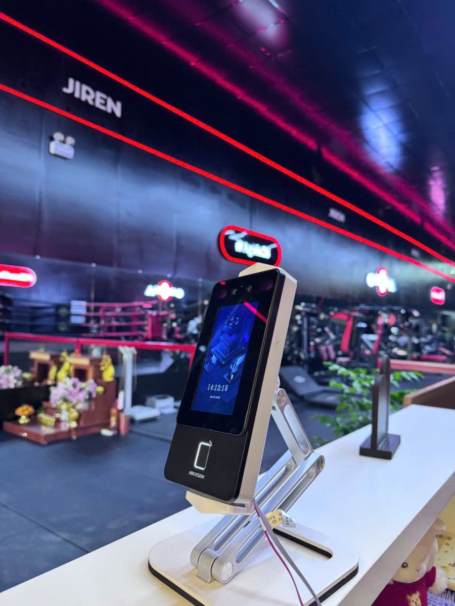 JIREN FITNESS phòng tập tại Bến Tre, vừa chính thức triển khai phần mềm quản lý phòng gym ModunGym kết hợp máy chấm công Face ID và app hội viên